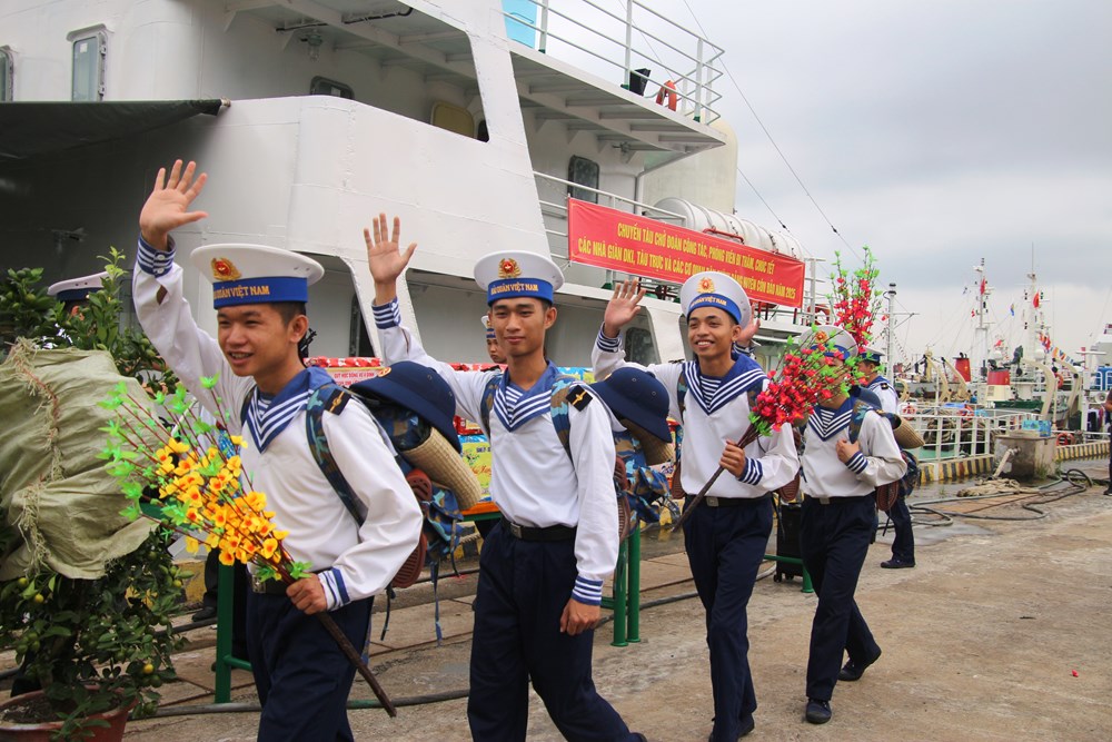 Chuyến tàu mùa xuân đi thềm lục địa - ảnh 1