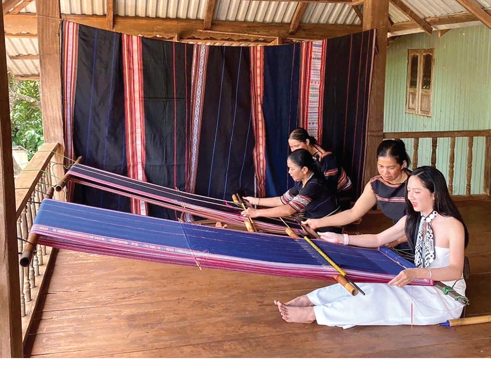 Gia Lai vẫy gọi - ảnh 1
