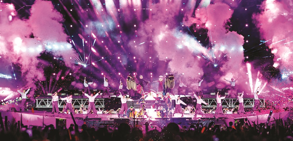 Du lịch hốt bạc” từ những “siêu” concert - ảnh 2