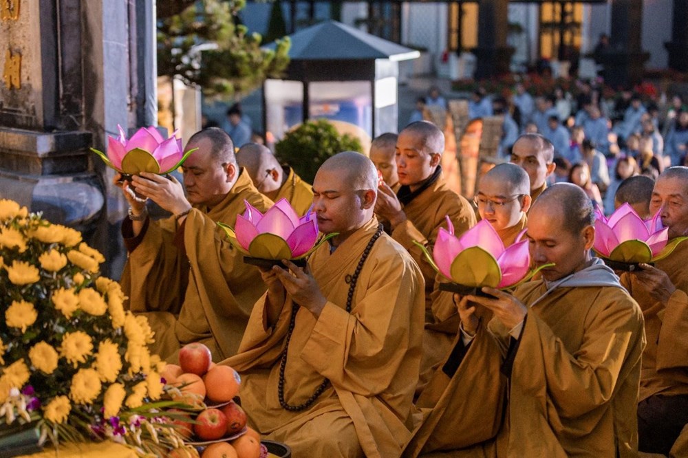 Hàng nghìn người tham gia Đại lễ Phật đản 2024 trên đỉnh Fansipan  - ảnh 8
