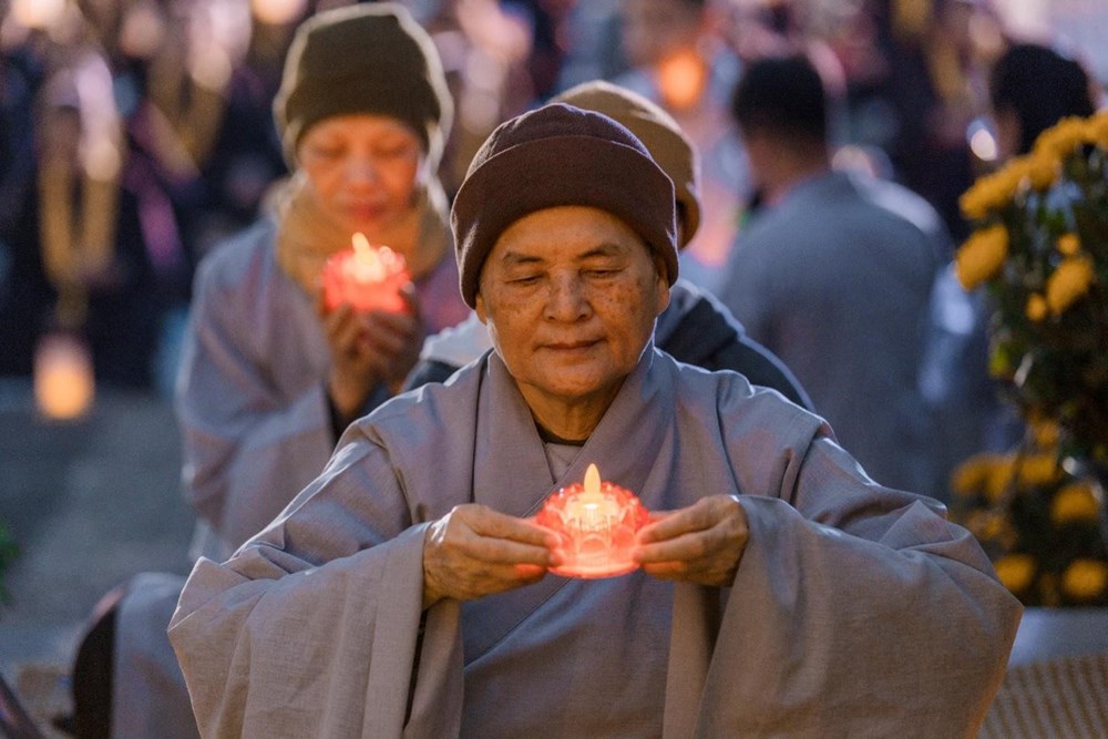 Hàng nghìn người tham gia Đại lễ Phật đản 2024 trên đỉnh Fansipan  - ảnh 9