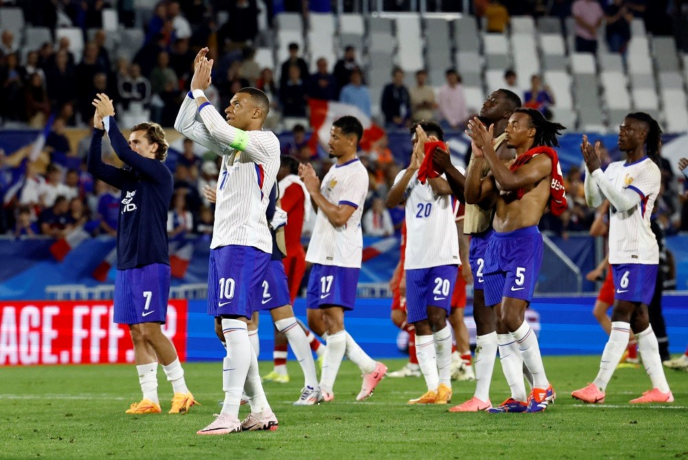 HLV Mourinho bất ngờ đánh giá Ronaldo; tuyển Pháp, Ý giao hữu trái ngược  - ảnh 1