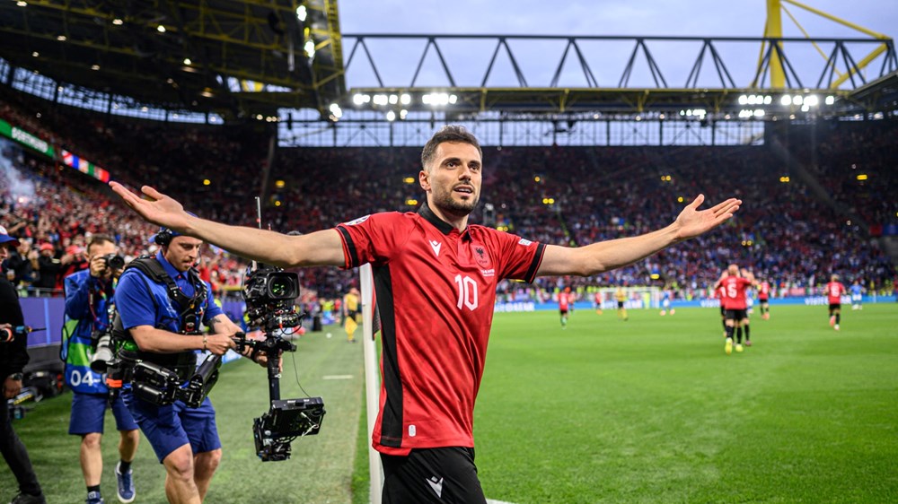 Cầu thủ Albania ghi bàn thắng nhanh nhất lịch sử EURO - ảnh 1