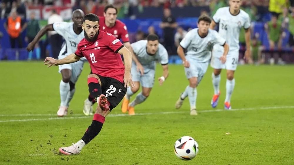 Mikautadze: Từ “cừu đen” Ajax, “vận hạn” của Metz đến chân sút số 1 vòng bảng EURO 2024 - ảnh 4