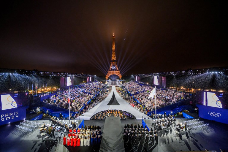Lễ khai mạc Olympics Paris 2024 diễn ra độc đáo trên sông Seine - ảnh 1