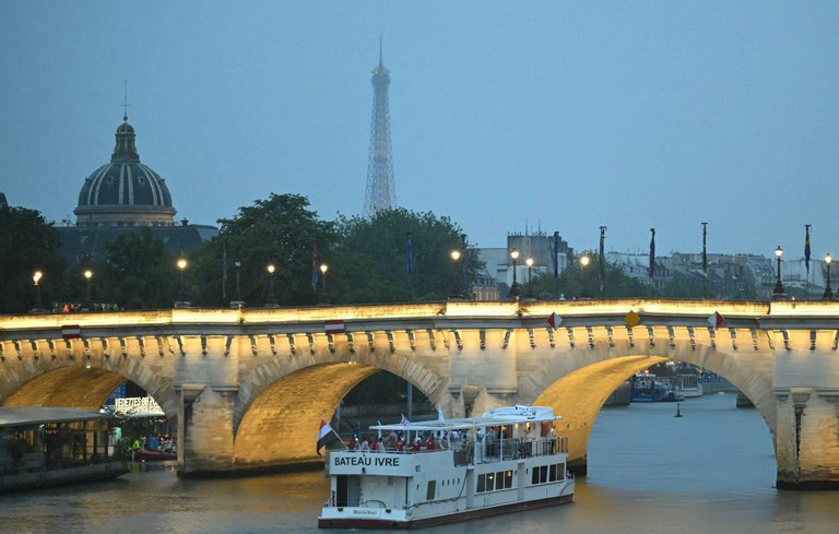 Lễ khai mạc Olympics Paris 2024 diễn ra độc đáo trên sông Seine - ảnh 2