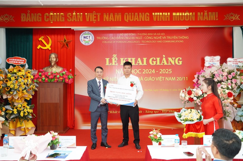 Trường Cao đẳng Ngoại ngữ - Công nghệ và Truyền thông long trọng khai giảng năm học 2024 - 2025 - ảnh 5