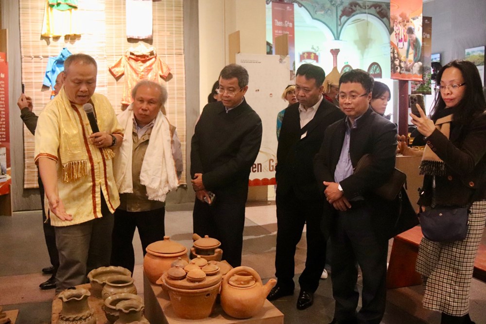 Nghệ nhân gốm Chăm: Đôi tay trần giữ hồn di sản UNESCO - ảnh 1