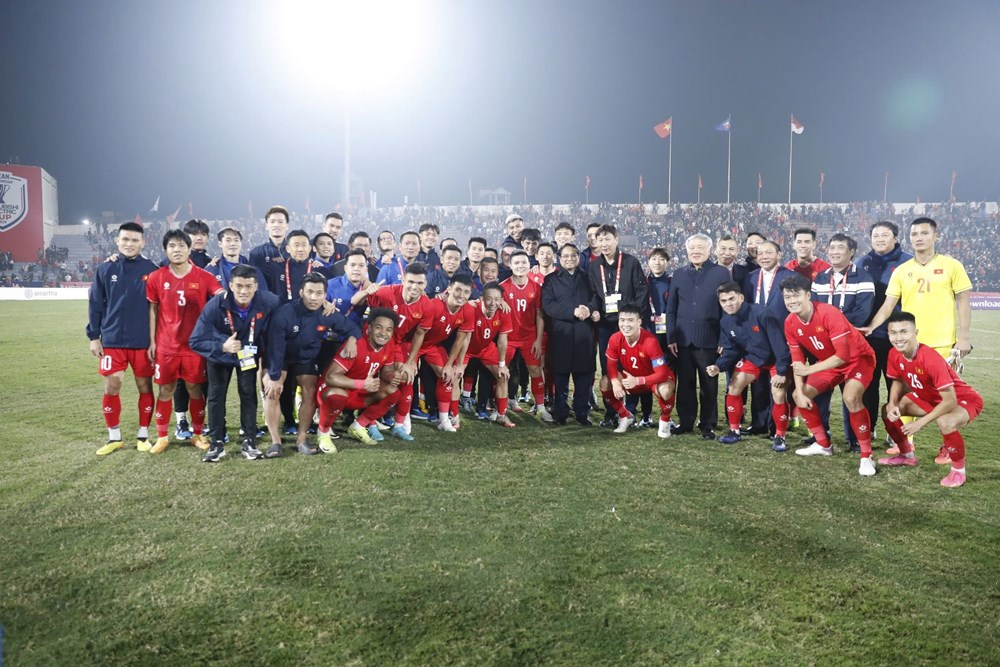 Thắng đậm Singapore, tuyển Việt Nam hiên ngang vào chung kết AFF Cup 2024 - ảnh 3