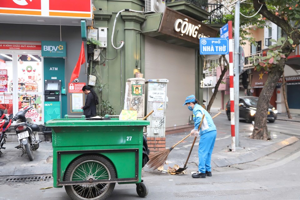 Quận Hoàn Kiếm giữ gìn môi trường sạch đẹp chào đón năm mới 2025 - ảnh 3