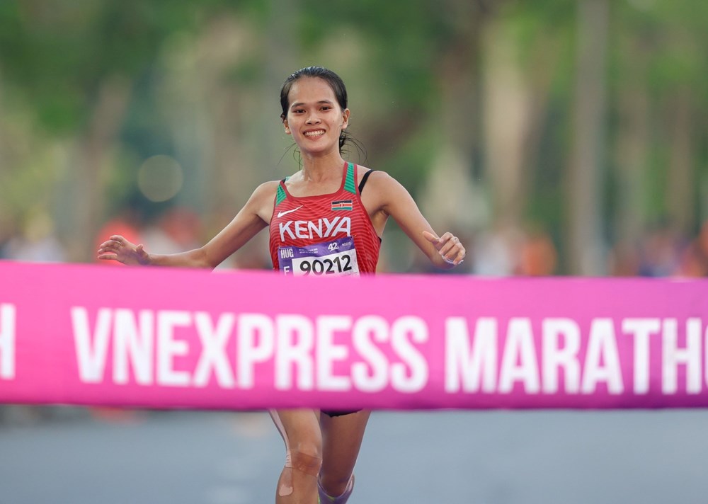 8.000 người tham gia giải chạy VnExpress Marathon Huế 2024 - ảnh 1