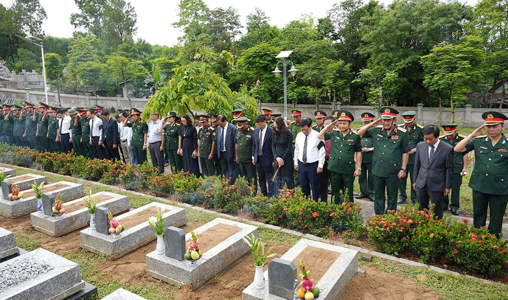  Thừa Thiên Huế: Truy điệu, an táng 12 liệt sĩ hy sinh ở Lào - ảnh 3