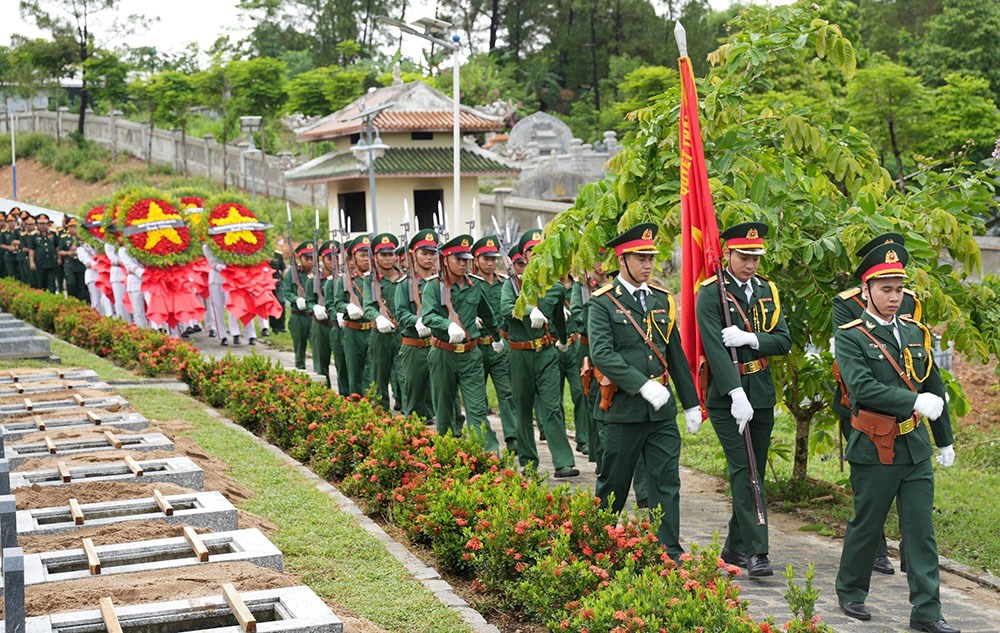  Thừa Thiên Huế: Truy điệu, an táng 12 liệt sĩ hy sinh ở Lào - ảnh 1