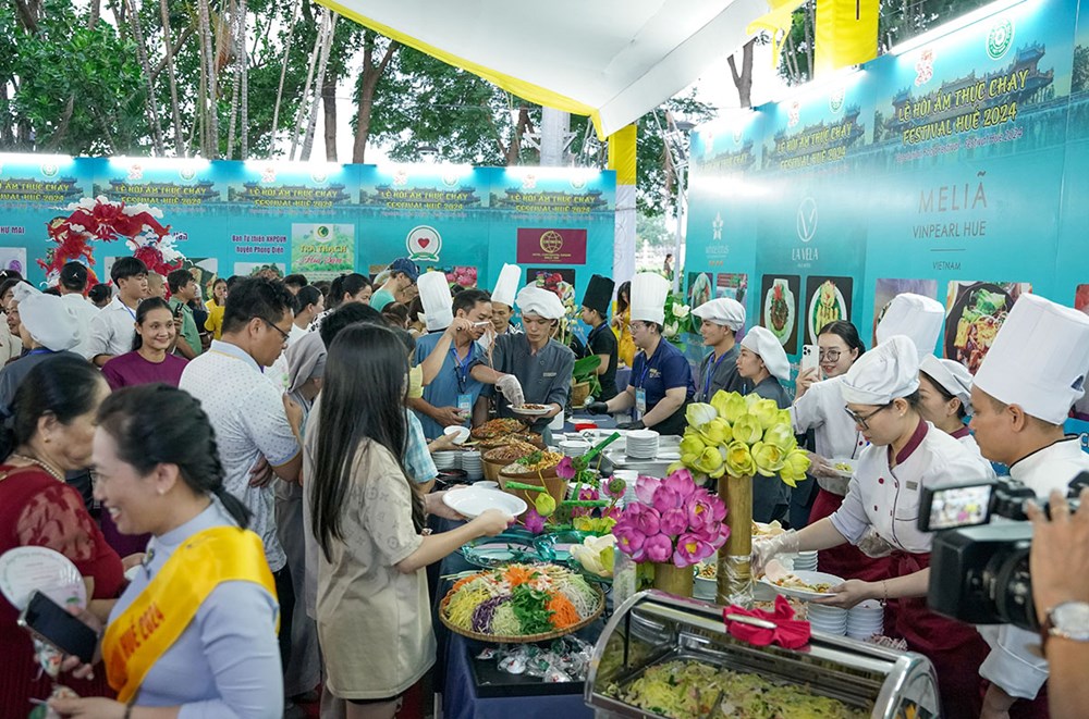 Lan tỏa nét đẹp văn hóa Phật giáo tại Tuần lễ Festival Huế 2024 - ảnh 3