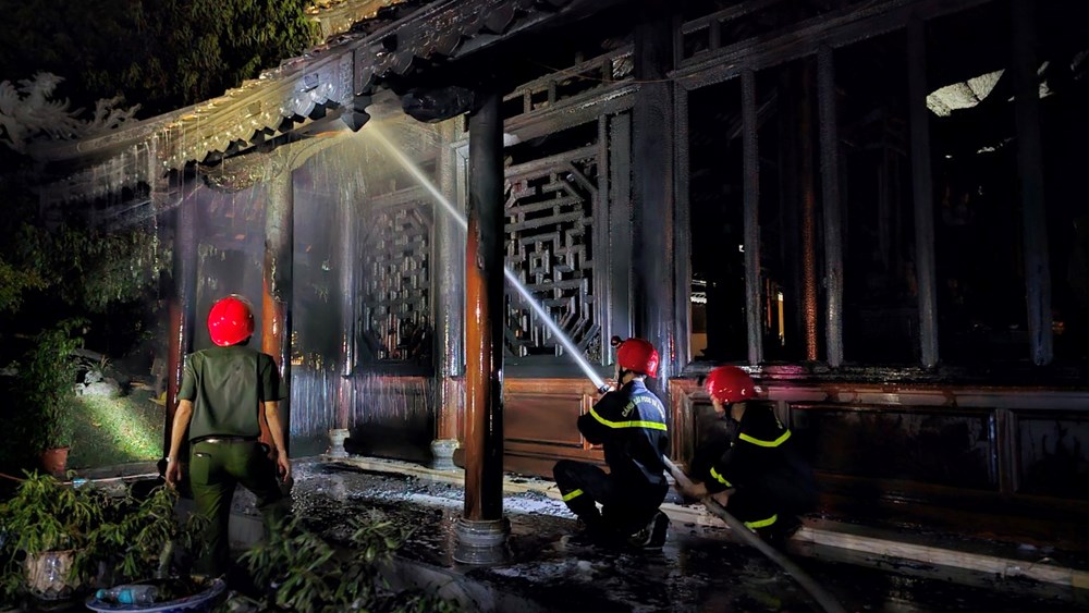 Chánh điện chùa Thuyền Lâm bốc cháy trong đêm - ảnh 1