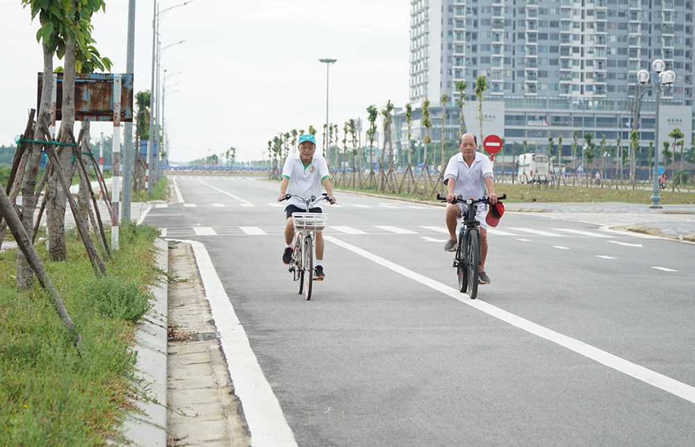 Huế kẻ làn đường dành cho xe đạp trên vỉa hè  - ảnh 4
