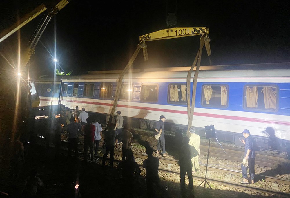 Hành khách không “quay lưng” với đường sắt sau sự cố tàu trật bánh ở Lăng Cô - ảnh 3