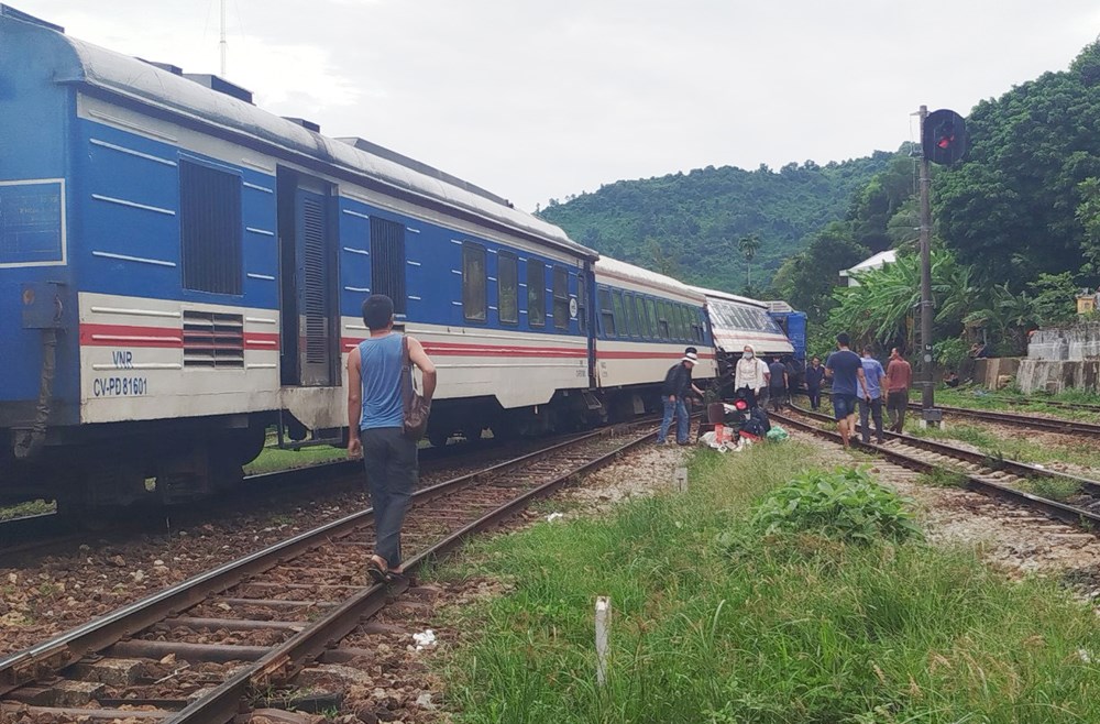 Hành khách không “quay lưng” với đường sắt sau sự cố tàu trật bánh ở Lăng Cô - ảnh 1