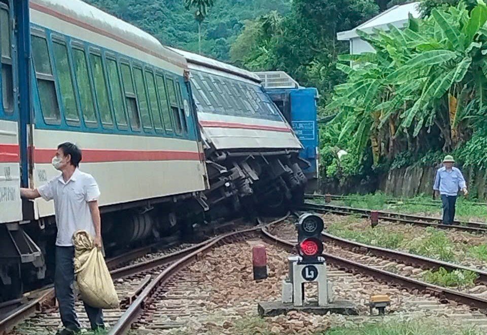 Đề nghị đảm bảo an toàn giao thông đường sắt qua địa bàn tỉnh Thừa Thiên Huế - ảnh 1