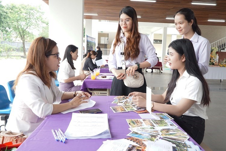 Giải quyết việc làm cho lao động nông thôn góp phần giảm nghèo - ảnh 4