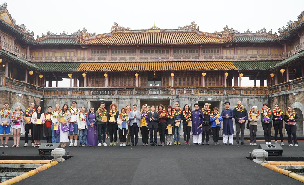 Đông đảo du khách trải nghiệm hoạt động văn hóa tại di tích Huế đầu năm mới - ảnh 3