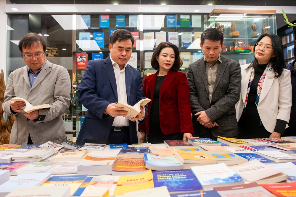 Hội chợ Sách Xuân 2025: Tết tri thức – sum vầy - ảnh 1