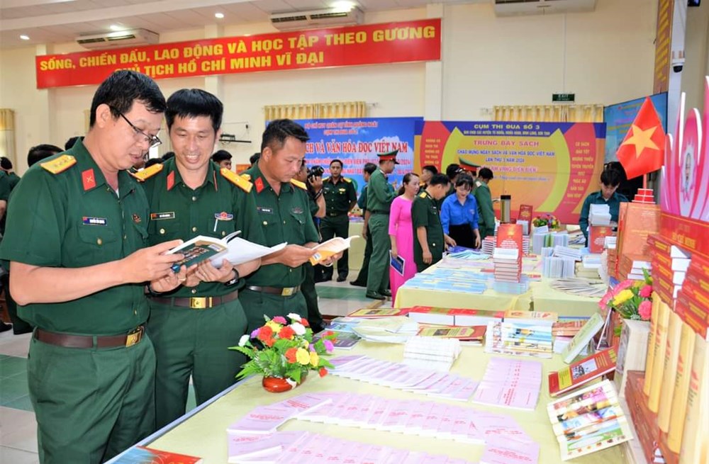 Ngày sách và văn hóa đọc trong lực lượng vũ trang tỉnh Quảng Ngãi - ảnh 3