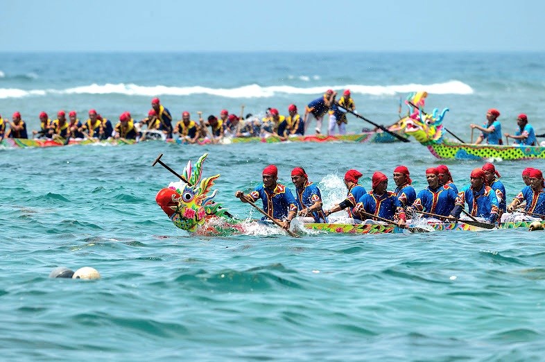 Hấp dẫn Hội đua thuyền truyền thống tứ linh ở đảo Lý Sơn - ảnh 1
