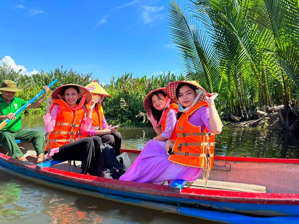 Sinh viên Lào trải nghiệm du lịch, văn hóa ở Quảng Ngãi - ảnh 1