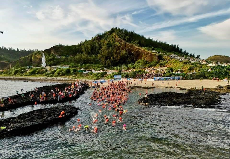 600 vận động viên đến từ 10 quốc gia tranh tài Giải Bơi vượt biển Lý Sơn  - ảnh 1