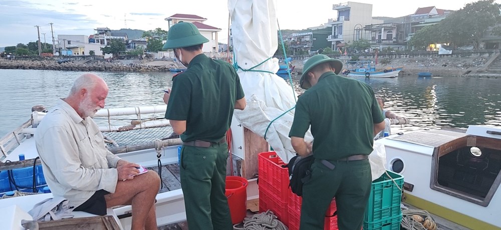 Thủy thủ người Mỹ được cứu sống sau 21 ngày trôi dạt trên biển - ảnh 3