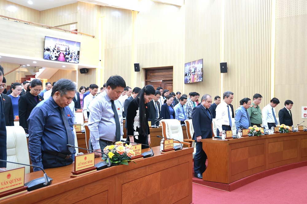 Kỳ họp HĐND tỉnh Quảng Ngãi dành một phút mặc niệm tưởng nhớ Tổng Bí thư Nguyễn Phú Trọng - ảnh 1