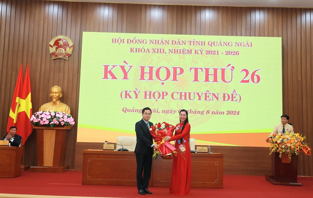 Ông Nguyễn Hoàng Giang được bầu giữ chức Chủ tịch UBND tỉnh Quảng Ngãi - ảnh 2