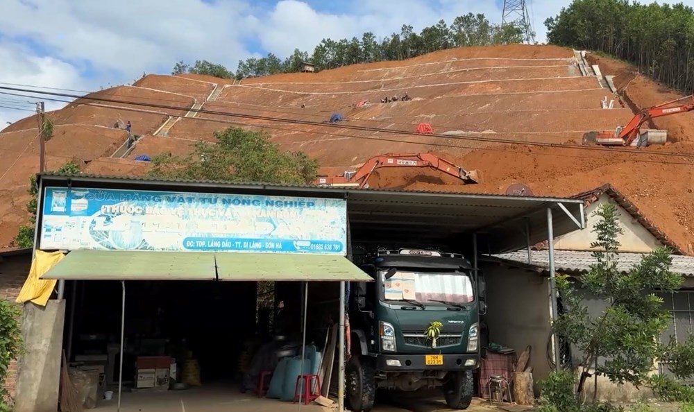 Đẩy nhanh dự án khắc phục các điểm có nguy cơ sạt lở núi trước mùa mưa bão - ảnh 2