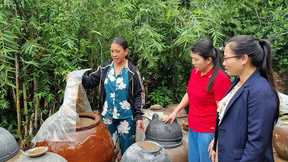 Gìn giữ và phát huy giá trị nghề làm nước mắm truyền thống ở cửa biển Sa Cần - ảnh 3