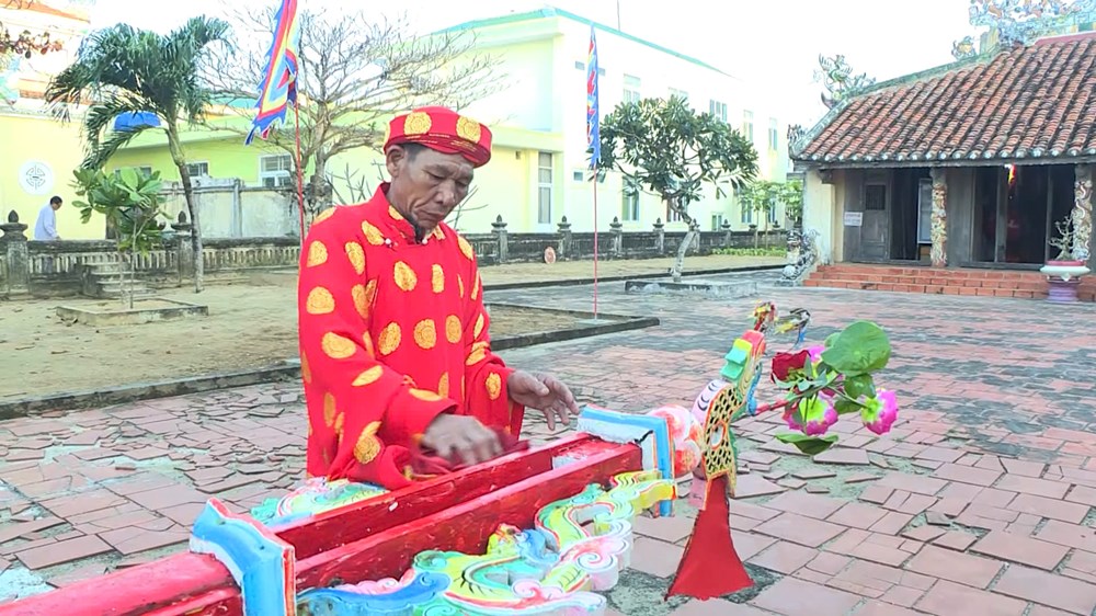 Thiêng liêng cây nêu ngày Tết ở đảo Lý Sơn - ảnh 1