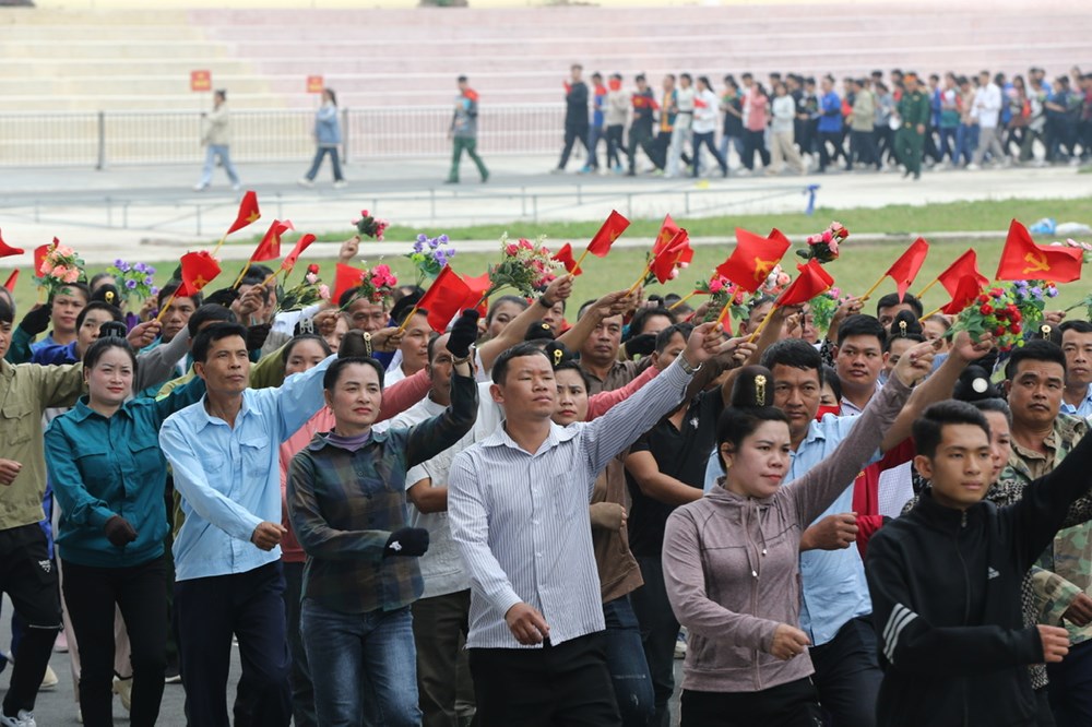 Người dân Điện Biên hăng say tập luyện hướng đến ngày Đại lễ - ảnh 10