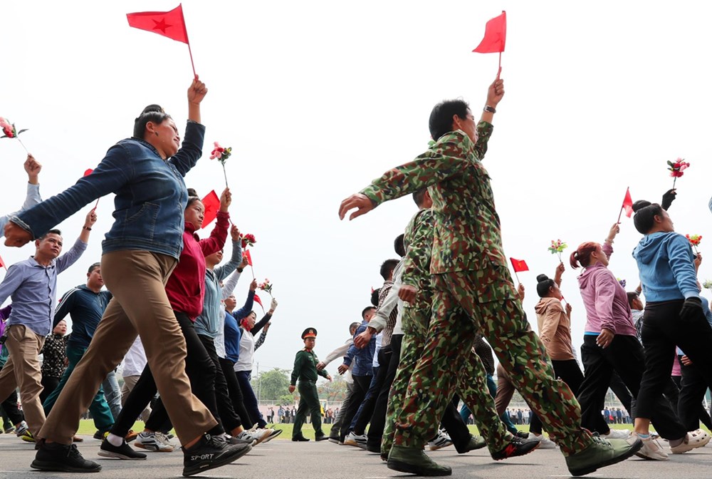 Người dân Điện Biên hăng say tập luyện hướng đến ngày Đại lễ - ảnh 7
