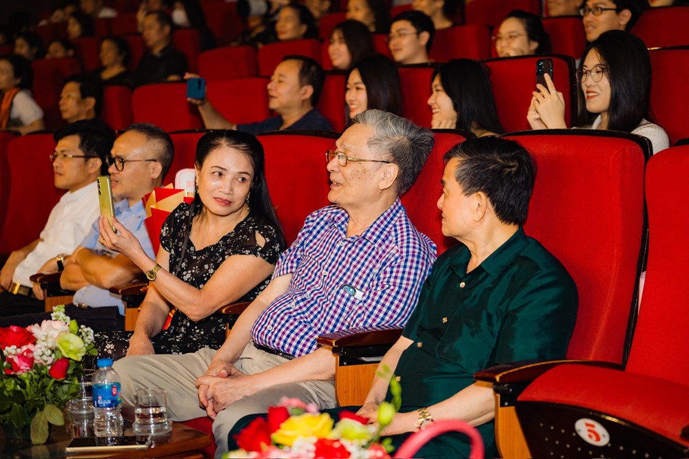 Những khán giả đặc biệt của Lê Thanh Phong trong đêm nhạc quê hương - ảnh 4