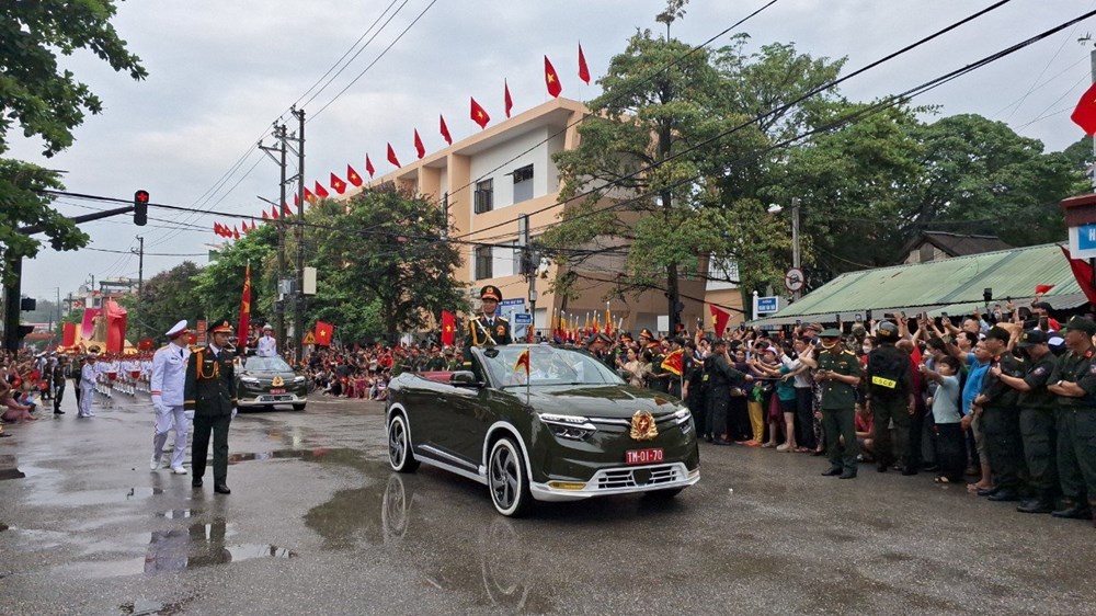 Đường phố Điện Biên Phủ tưng bừng trong ngày hội lớn - ảnh 1