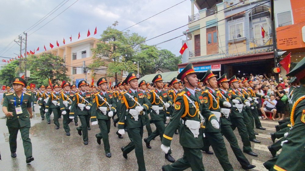 Đường phố Điện Biên Phủ tưng bừng trong ngày hội lớn - ảnh 3