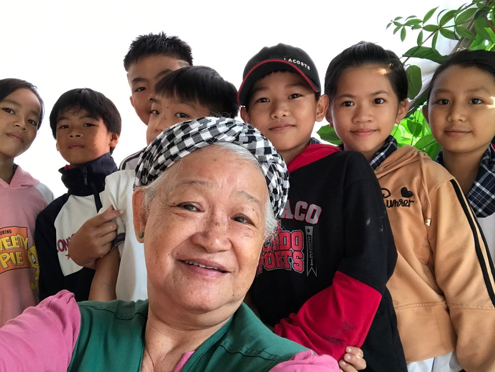 Nữ họa sĩ 76 tuổi đi dọc đất nước vẽ Mẹ Việt Nam anh hùng - ảnh 7