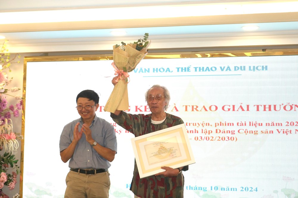 Trao giải thi sáng tác kịch bản phim truyện, phim tài liệu về 100 năm Ngày thành lập Đảng - ảnh 5