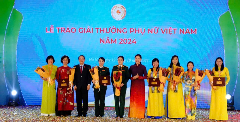 Viện Văn hóa Nghệ thuật quốc gia Việt Nam đón nhận Giải thưởng Phụ nữ Việt Nam năm 2024 - ảnh 2