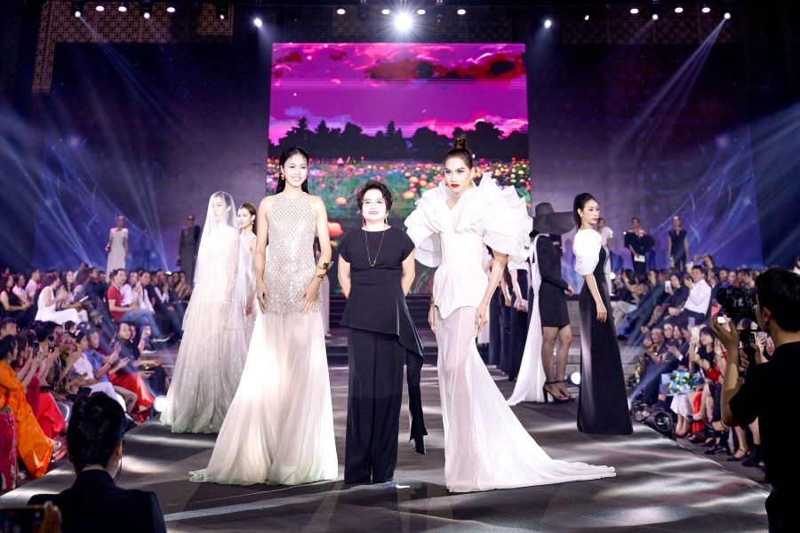  Cảm xúc đa chiều trong fashion show “Cội nguồn tinh hoa hội tụ”   - ảnh 5