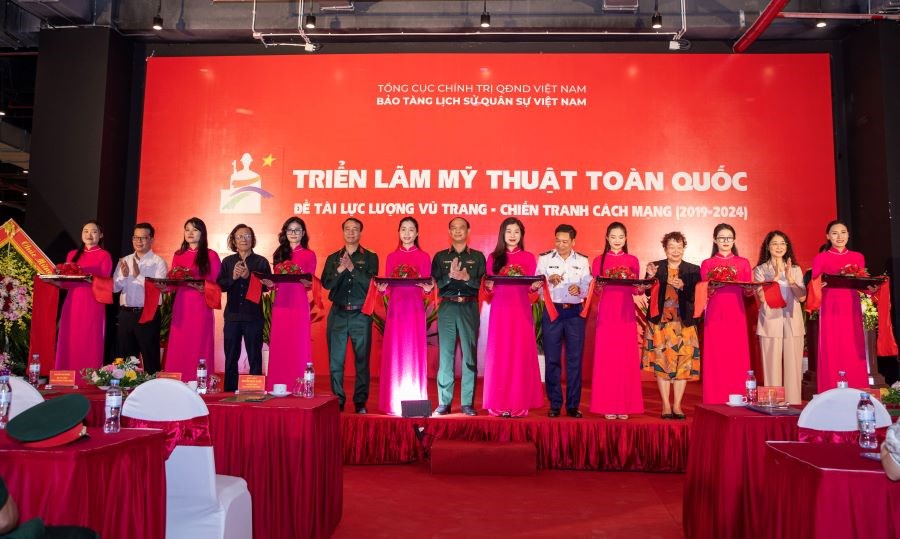 Triển lãm đầu tiên tại trụ sở mới Bảo tàng Lịch sử Quân sự Việt Nam - ảnh 1