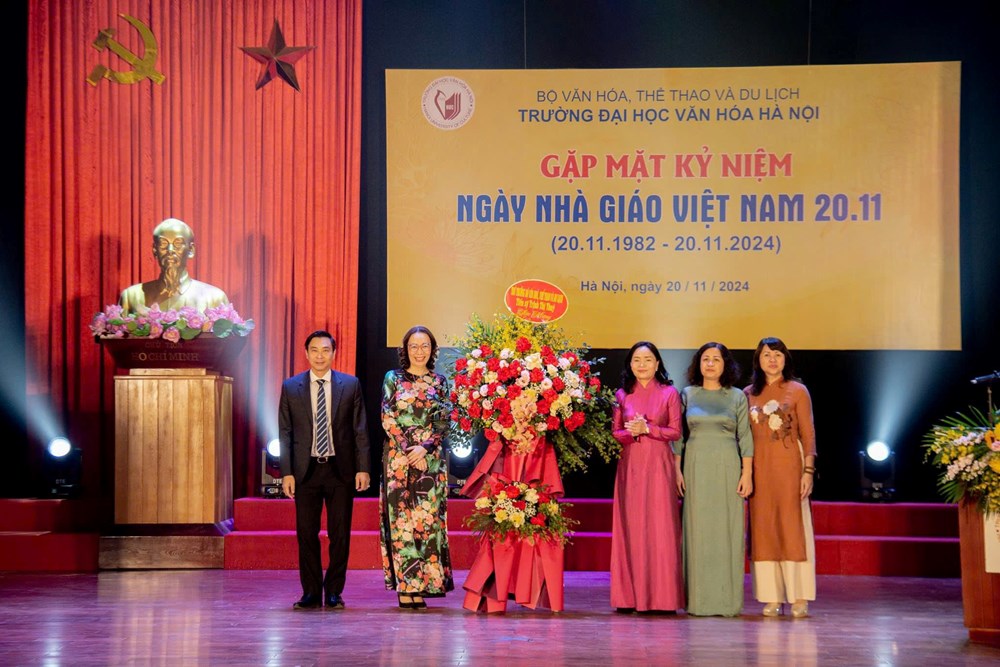 Đại học Văn hóa Hà Nội kỷ niệm 42 năm Ngày Nhà giáo Việt Nam - ảnh 1