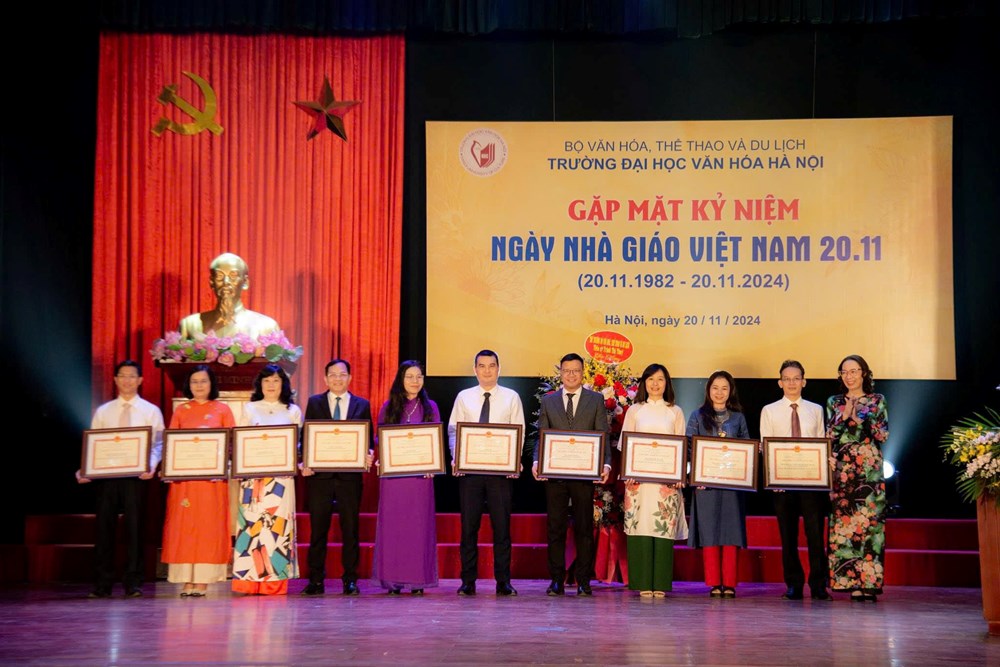 Đại học Văn hóa Hà Nội kỷ niệm 42 năm Ngày Nhà giáo Việt Nam - ảnh 6