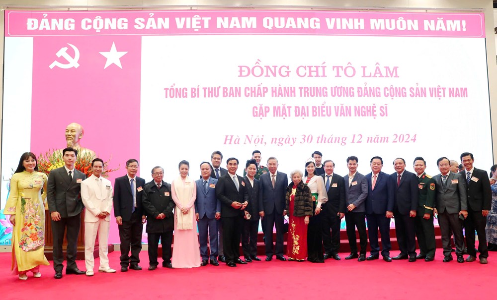 Vốn sống văn nghệ sĩ phải vươn khắp mọi miền, đập cùng nhịp đập trái tim Tổ quốc - ảnh 9