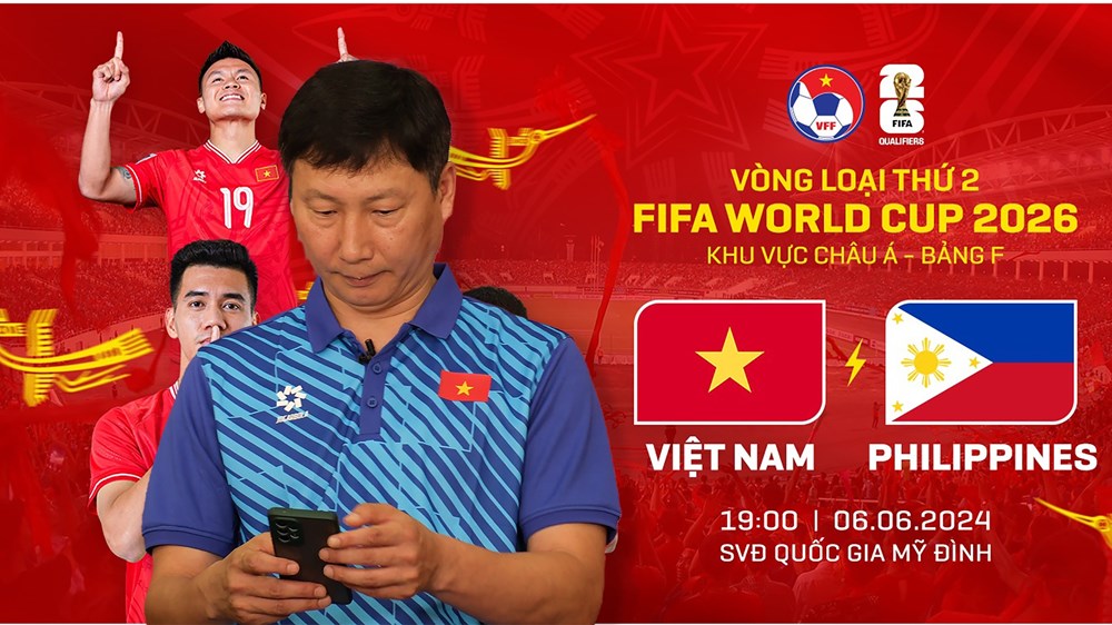 HLV Kim Sang Sik hướng dẫn người hâm mộ mua vé trận Việt Nam - Philippines - ảnh 1